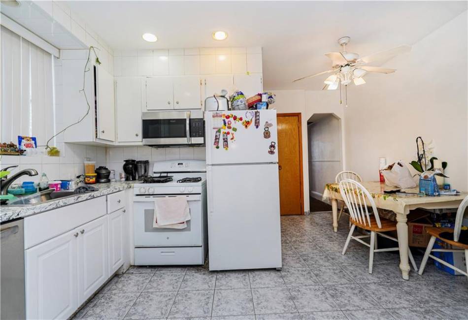 2128 West 8th Street, Brooklyn, New York 11223, 6 Bedrooms Bedrooms, ,3 BathroomsBathrooms,Residential,For Sale,West 8th,488335