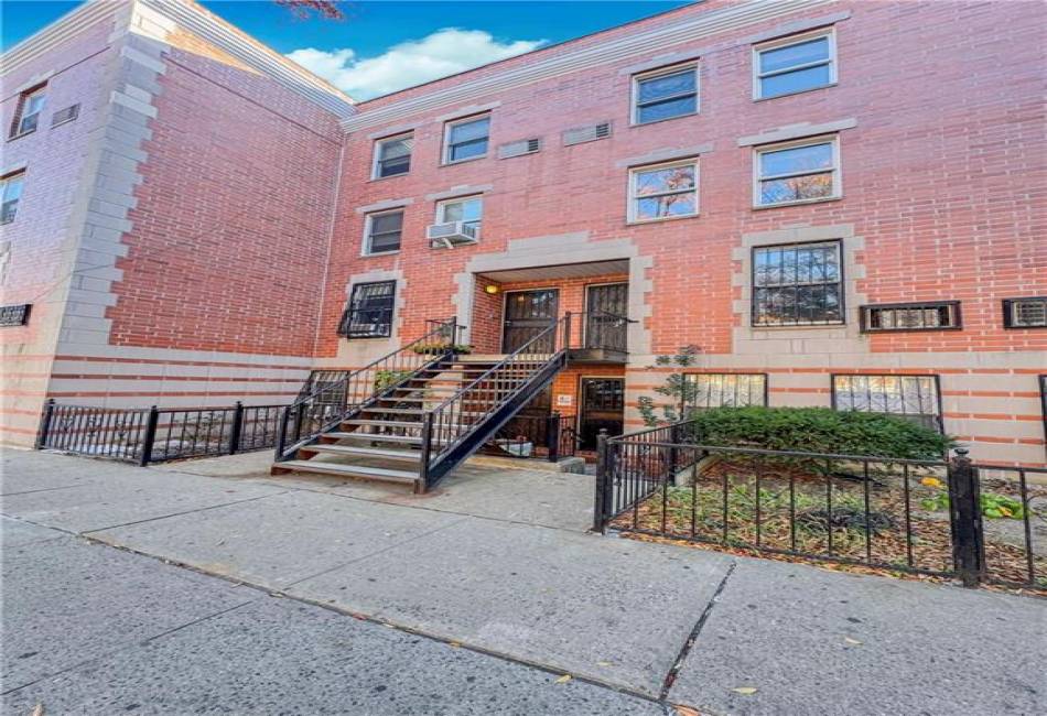 2560 Frederick Douglass Boulevard, New York, New York 10030, 2 Bedrooms Bedrooms, ,2 BathroomsBathrooms,Residential,For Sale,Frederick Douglass,488215