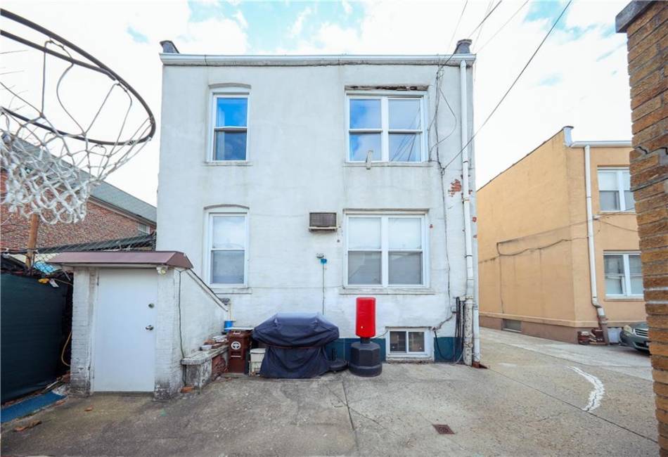 1143 70th Street, Brooklyn, New York 11228, 7 Bedrooms Bedrooms, ,4 BathroomsBathrooms,Residential,For Sale,70th,488353