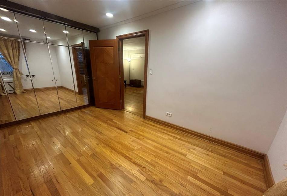 1625 Emmons Avenue, Brooklyn, New York 11235, 1 Bedroom Bedrooms, ,1 BathroomBathrooms,Residential,For Sale,Emmons,488369