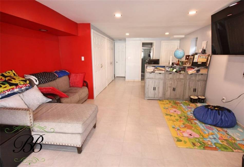 7413 Avenue X, Brooklyn, New York 11234, 3 Bedrooms Bedrooms, ,3 BathroomsBathrooms,Residential,For Sale,Avenue X,488364