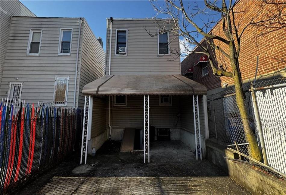 697 Schenck Avenue, Brooklyn, New York 11207, 7 Bedrooms Bedrooms, ,3 BathroomsBathrooms,Residential,For Sale,Schenck,488323