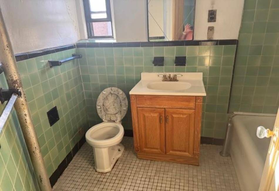 2425 Kings Highway, Brooklyn, New York 11229, 3 Bedrooms Bedrooms, ,2 BathroomsBathrooms,Residential,For Sale,Kings,488389