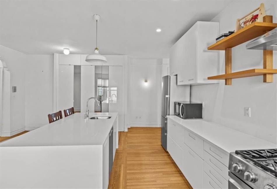 8502 Fort Hamilton Parkway, Brooklyn, New York 11209, 2 Bedrooms Bedrooms, ,1 BathroomBathrooms,Residential,For Sale,Fort Hamilton,488395