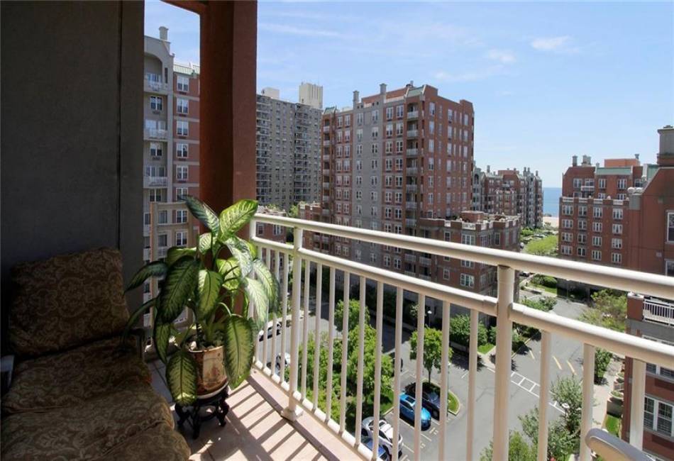 45 Oceana Drive, Brooklyn, New York 11235, 2 Bedrooms Bedrooms, ,2 BathroomsBathrooms,Residential,For Sale,Oceana,488385