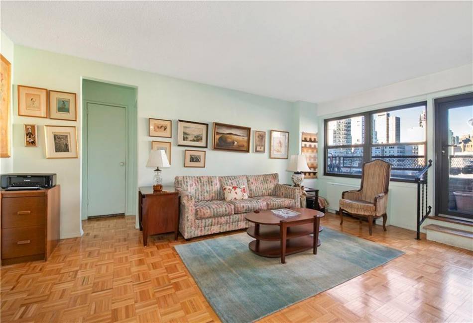 520 81st Street, Manhattan, New York 10028, 1 Bedroom Bedrooms, ,1 BathroomBathrooms,Residential,For Sale,81st,488396