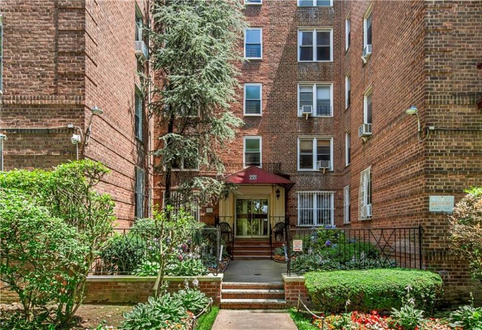 221 McDonald Avenue, Brooklyn, New York 11218, 1 Bedroom Bedrooms, ,1 BathroomBathrooms,Residential,For Sale,McDonald,488403