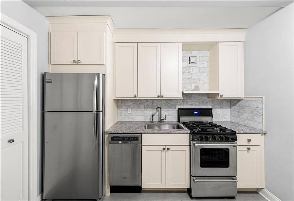 221 McDonald Avenue, Brooklyn, New York 11218, 1 Bedroom Bedrooms, ,1 BathroomBathrooms,Residential,For Sale,McDonald,488403