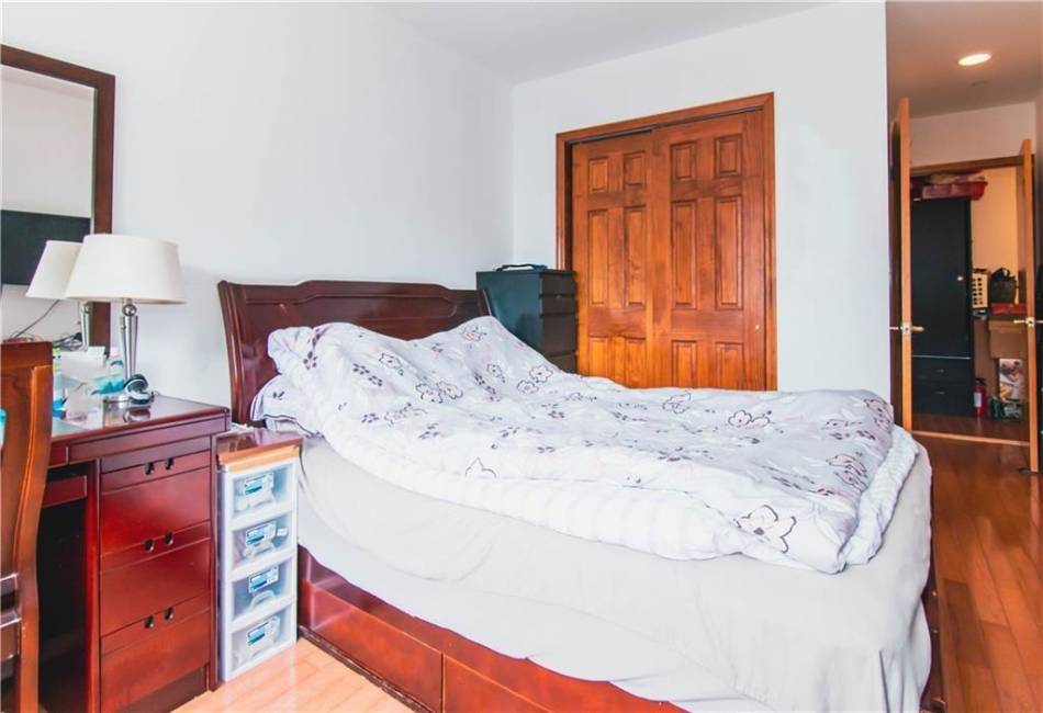 140 Avenue O, Brooklyn, New York 11204, 2 Bedrooms Bedrooms, ,2 BathroomsBathrooms,Residential,For Sale,Avenue O,488406