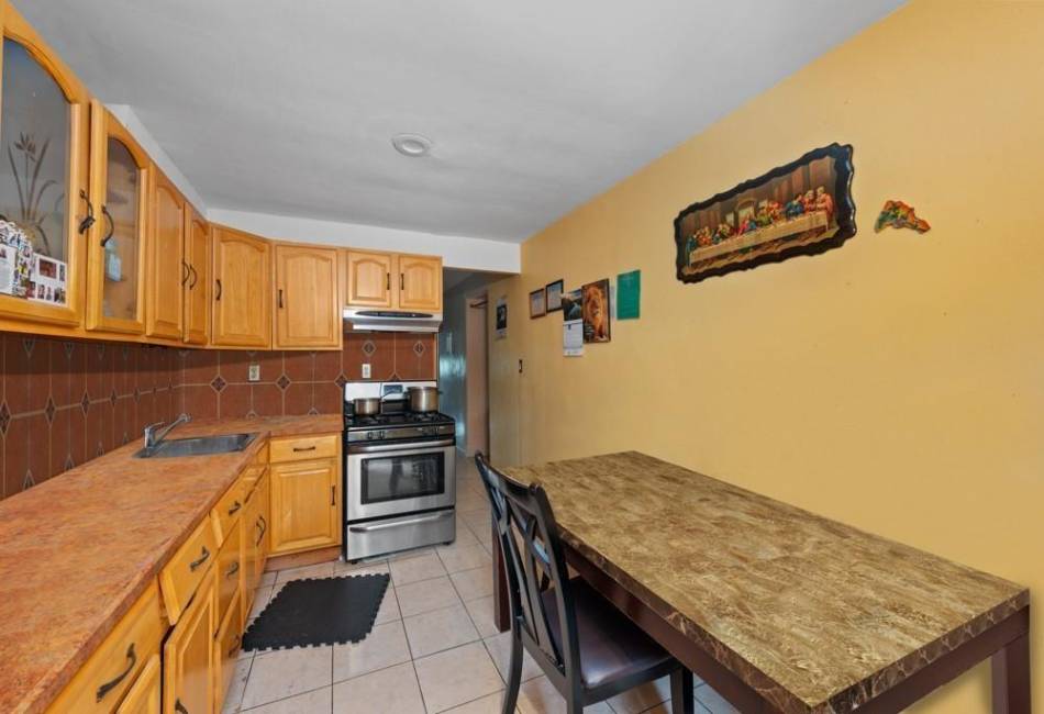 1327 94th Street, Brooklyn, New York 11236, 6 Bedrooms Bedrooms, ,3 BathroomsBathrooms,Residential,For Sale,94th,488417