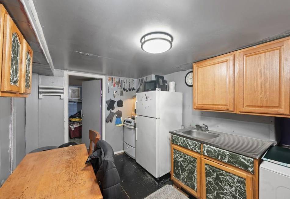 1327 94th Street, Brooklyn, New York 11236, 6 Bedrooms Bedrooms, ,3 BathroomsBathrooms,Residential,For Sale,94th,488417