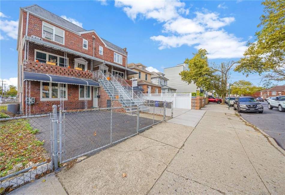 5722 Avenue N, Brooklyn, New York 11234, 7 Bedrooms Bedrooms, ,3.5 BathroomsBathrooms,Residential,For Sale,Avenue N,488425