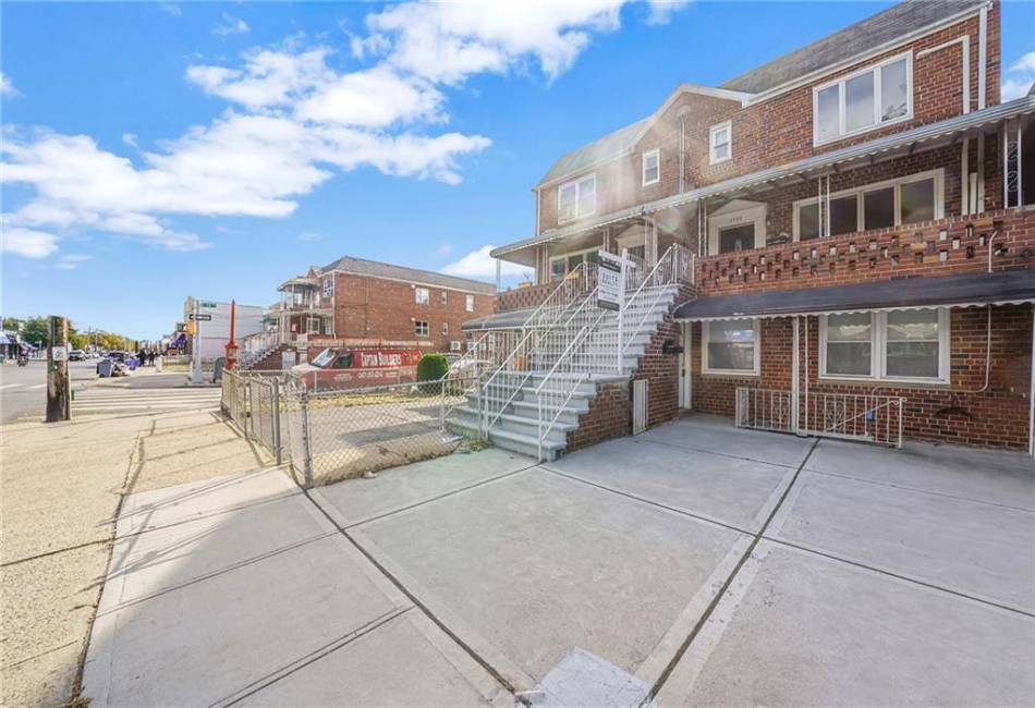 5722 Avenue N, Brooklyn, New York 11234, 7 Bedrooms Bedrooms, ,3.5 BathroomsBathrooms,Residential,For Sale,Avenue N,488425