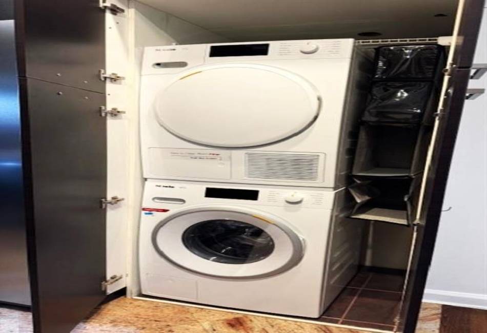 3360 Shore Parkway, Brooklyn, New York 11235, 2 Bedrooms Bedrooms, ,2 BathroomsBathrooms,Residential,For Sale,Shore,488435