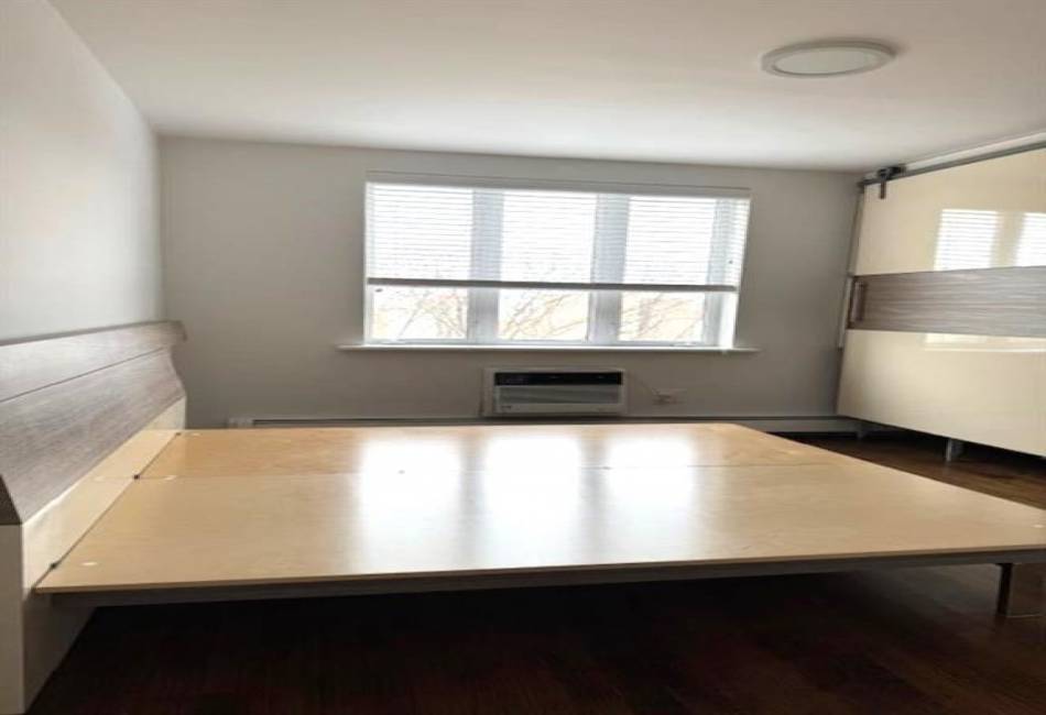 3360 Shore Parkway, Brooklyn, New York 11235, 2 Bedrooms Bedrooms, ,2 BathroomsBathrooms,Residential,For Sale,Shore,488435