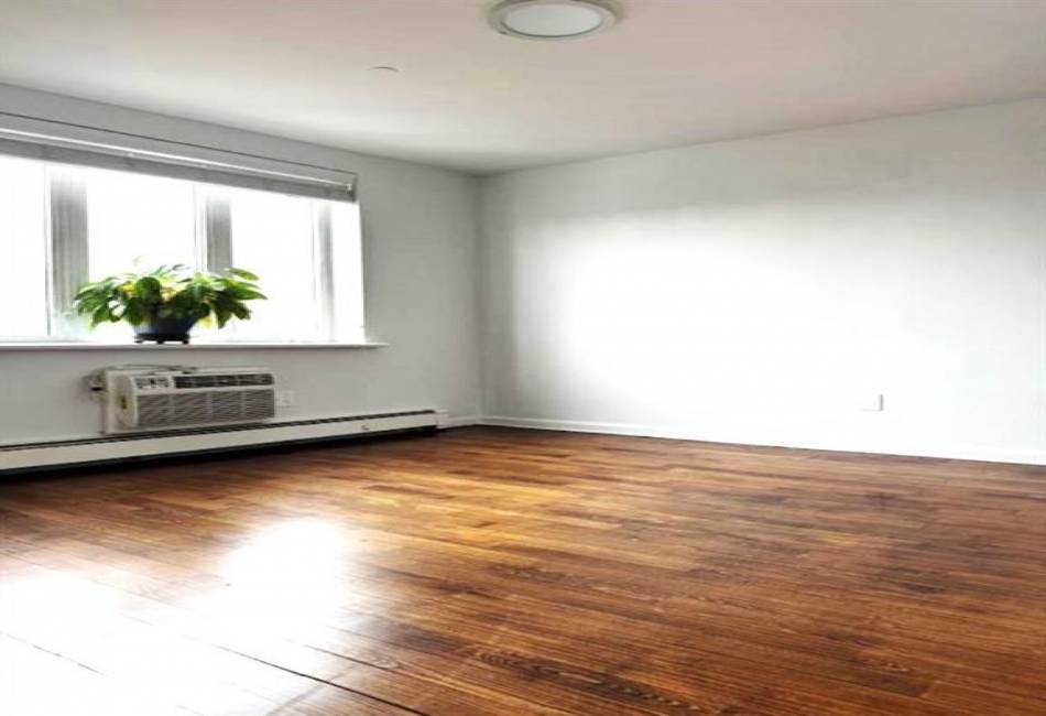 3360 Shore Parkway, Brooklyn, New York 11235, 2 Bedrooms Bedrooms, ,2 BathroomsBathrooms,Residential,For Sale,Shore,488435