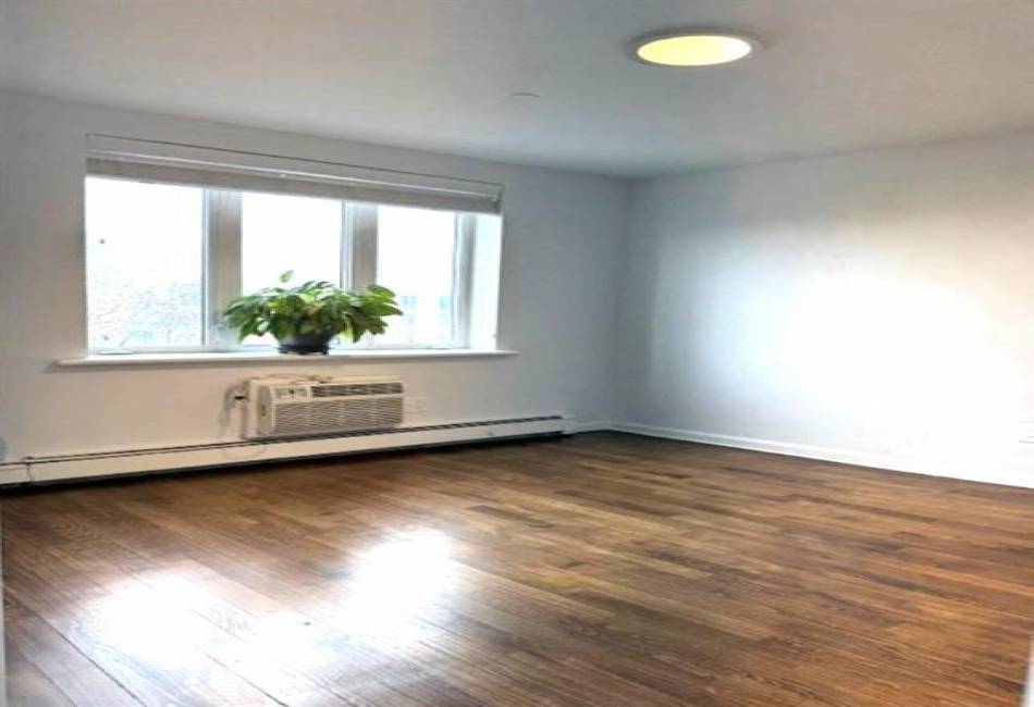 3360 Shore Parkway, Brooklyn, New York 11235, 2 Bedrooms Bedrooms, ,2 BathroomsBathrooms,Residential,For Sale,Shore,488435