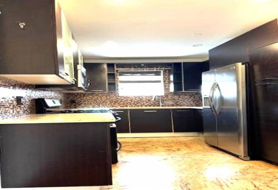 3360 Shore Parkway, Brooklyn, New York 11235, 2 Bedrooms Bedrooms, ,2 BathroomsBathrooms,Residential,For Sale,Shore,488435