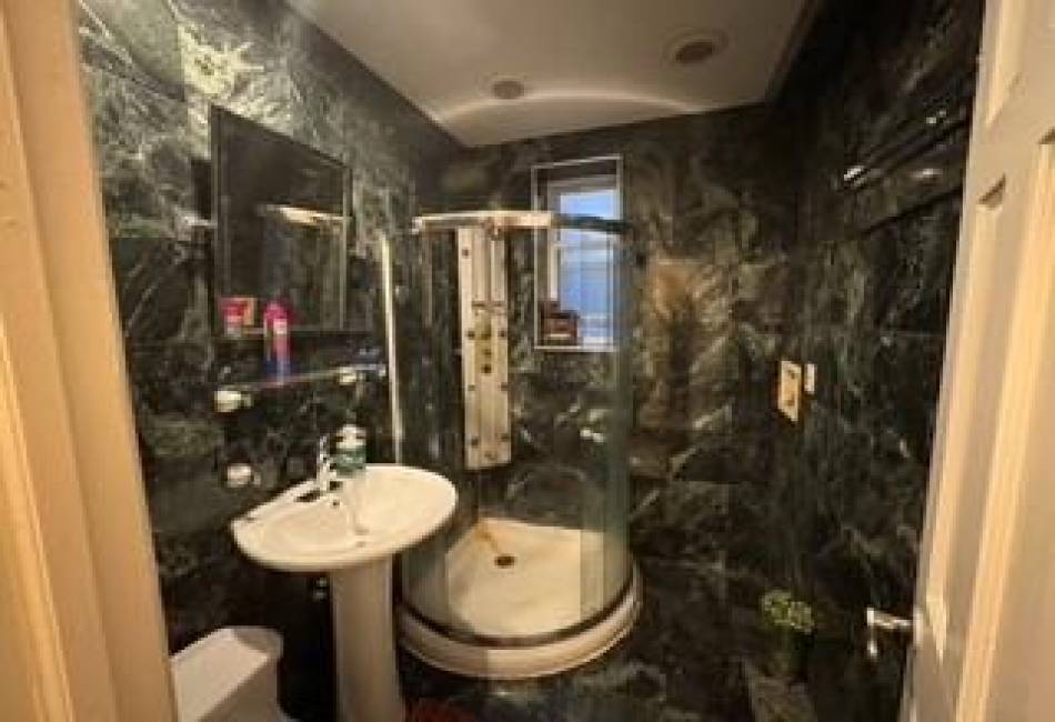 280 Ocean Parkway, Brooklyn, New York 11218, 1 Bedroom Bedrooms, ,1 BathroomBathrooms,Rental,For Sale,Ocean,488438