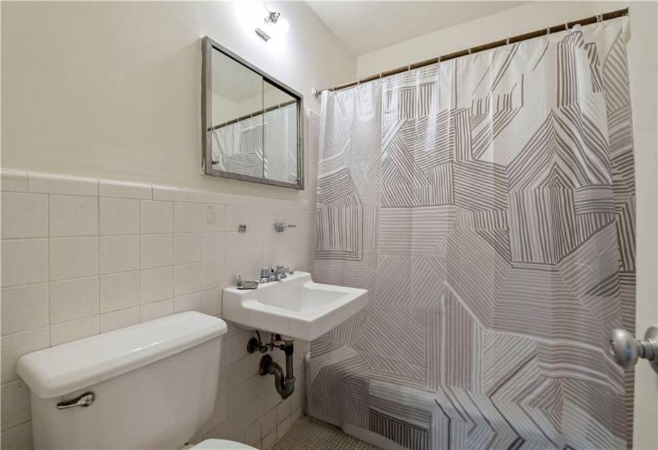 185 Hall Street, Brooklyn, New York 11205, 1 Bedroom Bedrooms, ,1 BathroomBathrooms,Residential,For Sale,Hall,488442