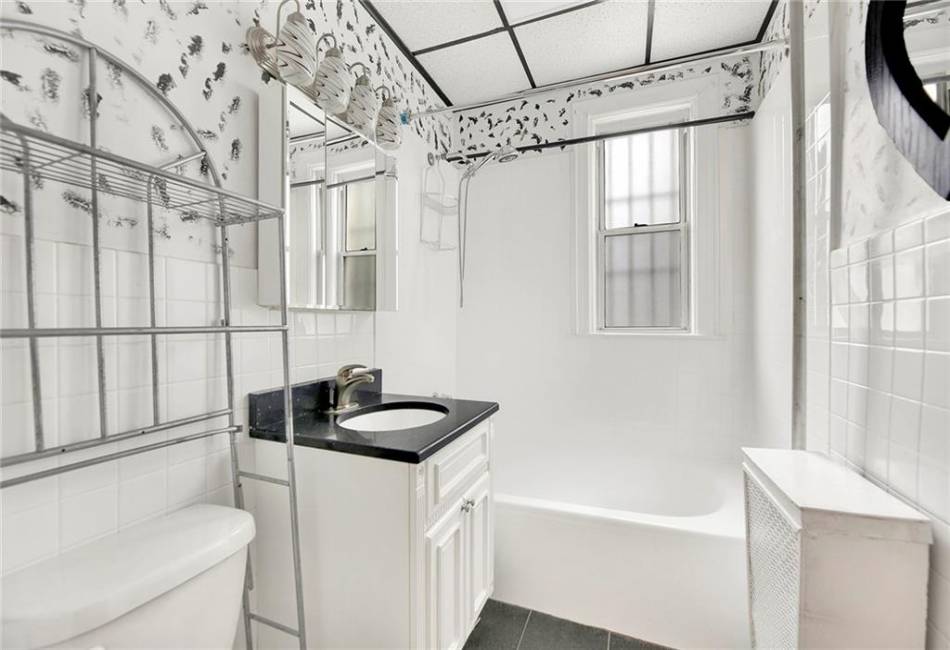 63 Bay 13th Street, Brooklyn, New York 11214, 7 Bedrooms Bedrooms, ,4 BathroomsBathrooms,Residential,For Sale,Bay 13th,488445