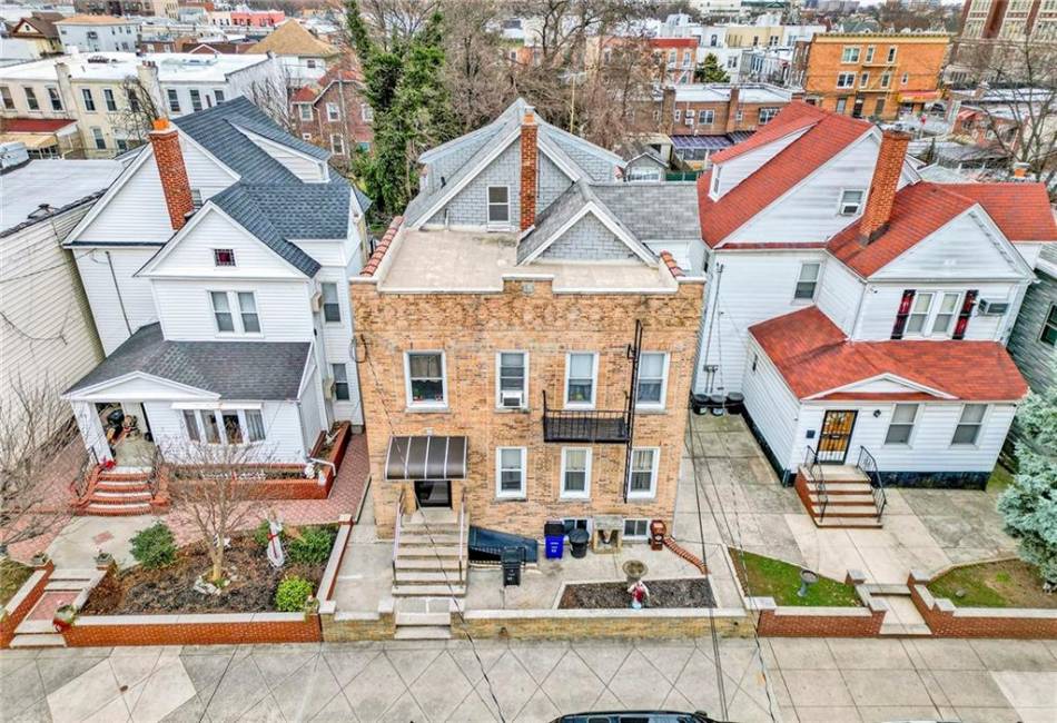 63 Bay 13th Street, Brooklyn, New York 11214, 7 Bedrooms Bedrooms, ,4 BathroomsBathrooms,Residential,For Sale,Bay 13th,488445