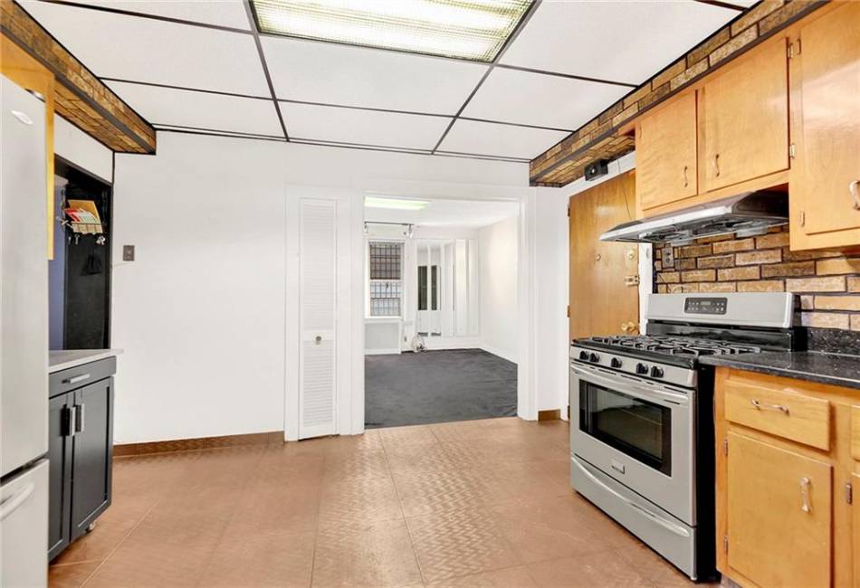 63 Bay 13th Street, Brooklyn, New York 11214, 7 Bedrooms Bedrooms, ,4 BathroomsBathrooms,Residential,For Sale,Bay 13th,488445