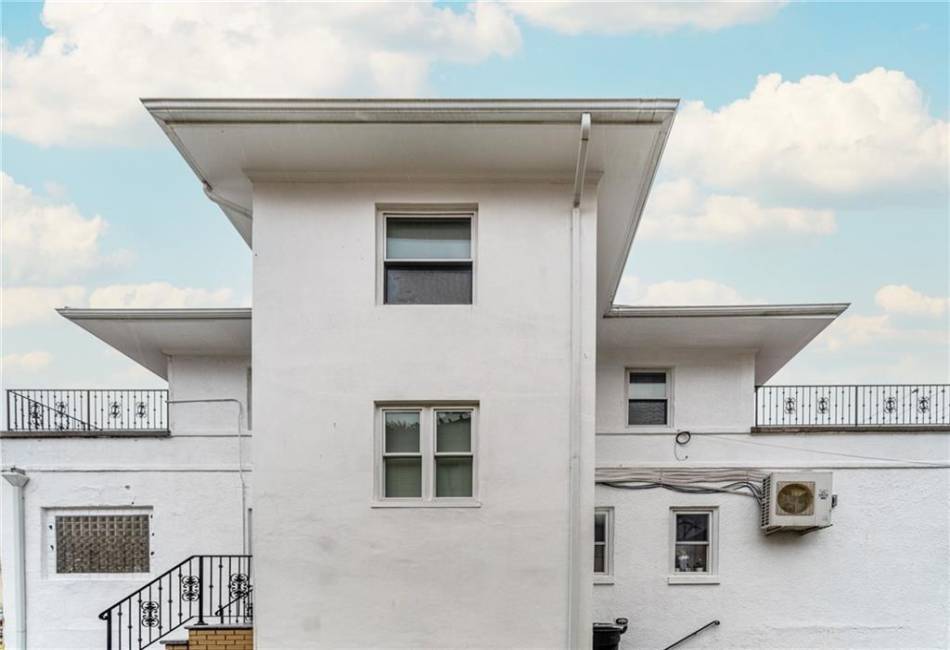 3817 Oceanic Avenue, Brooklyn, New York 11224, 5 Bedrooms Bedrooms, ,4 BathroomsBathrooms,Residential,For Sale,Oceanic,472888