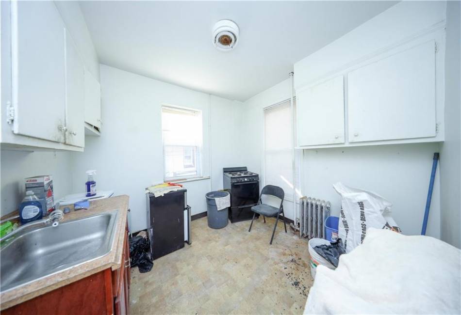 1241 60th Street, Brooklyn, New York 11219, 6 Bedrooms Bedrooms, ,4 BathroomsBathrooms,Residential,For Sale,60th,488493