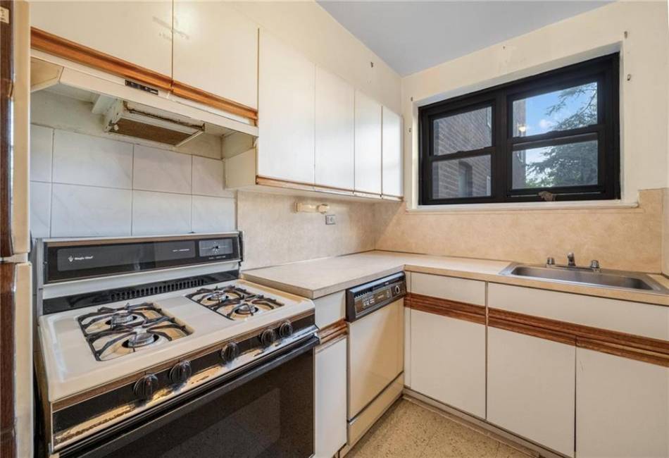 1478 28th Street, Brooklyn, New York 11210, 2 Bedrooms Bedrooms, ,1 BathroomBathrooms,Residential,For Sale,28th,484968