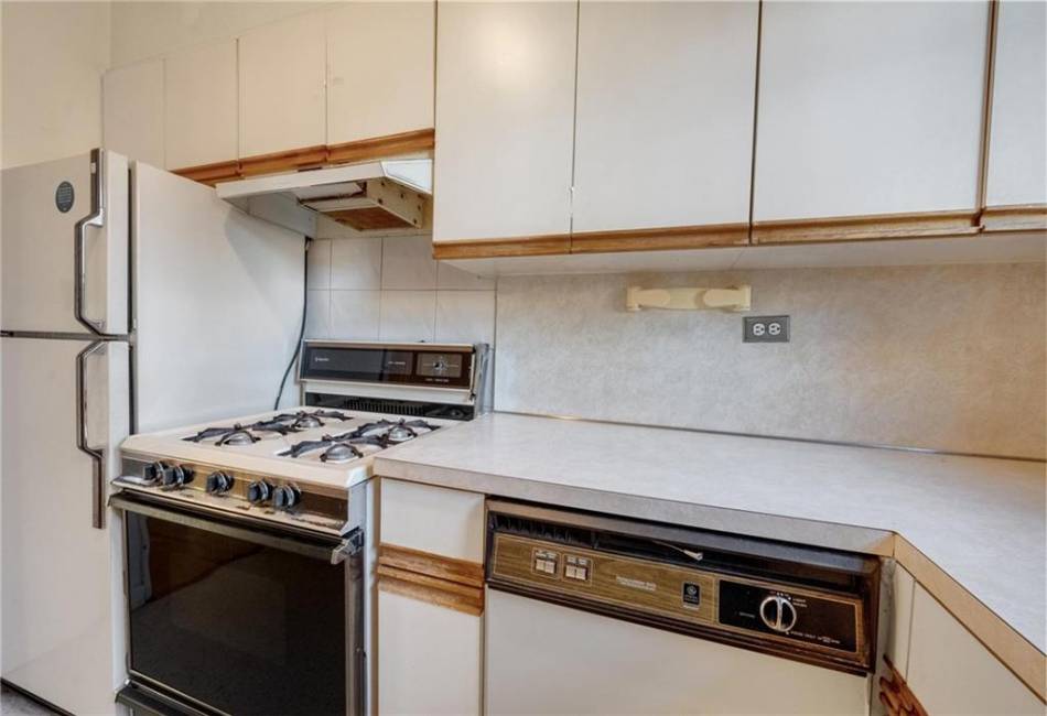 1478 28th Street, Brooklyn, New York 11210, 2 Bedrooms Bedrooms, ,1 BathroomBathrooms,Residential,For Sale,28th,484968
