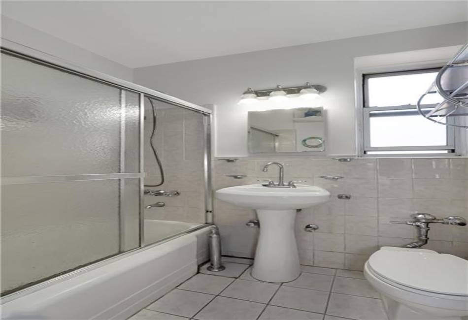 2331 Ocean Avenue, Brooklyn, New York 11229, 2 Bedrooms Bedrooms, ,1 BathroomBathrooms,Residential,For Sale,Ocean,485124