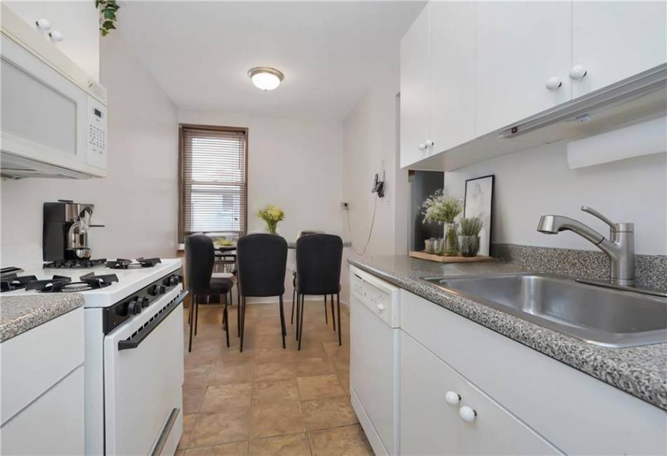 2331 Ocean Avenue, Brooklyn, New York 11229, 2 Bedrooms Bedrooms, ,1 BathroomBathrooms,Residential,For Sale,Ocean,485124