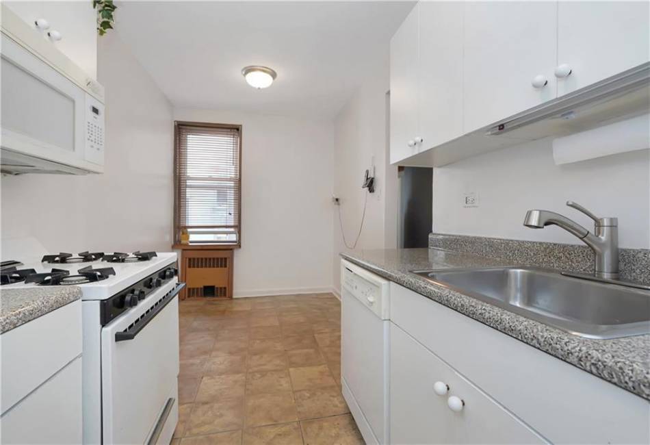 2331 Ocean Avenue, Brooklyn, New York 11229, 2 Bedrooms Bedrooms, ,1 BathroomBathrooms,Residential,For Sale,Ocean,485124
