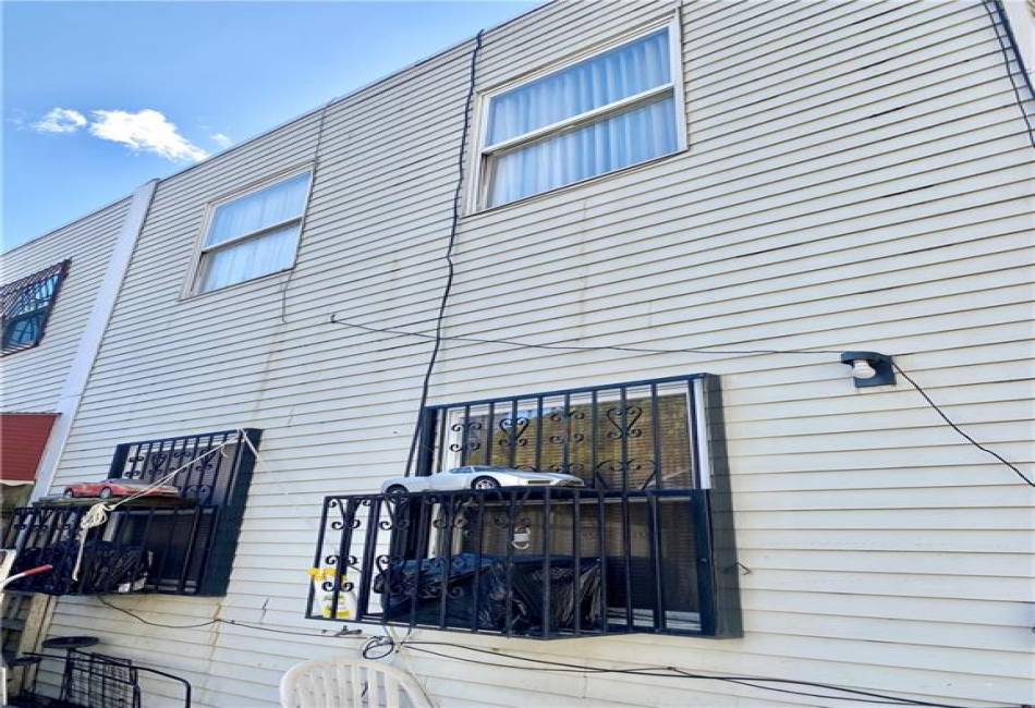 153 Hendrix Street, Brooklyn, New York 11207, 5 Bedrooms Bedrooms, ,3 BathroomsBathrooms,Residential,For Sale,Hendrix,488289