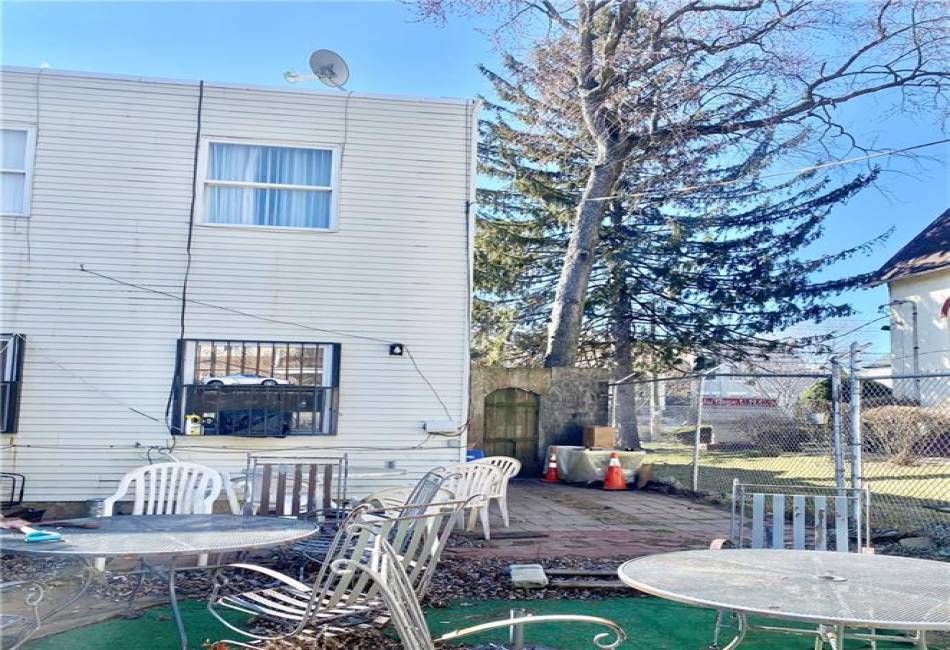 153 Hendrix Street, Brooklyn, New York 11207, 5 Bedrooms Bedrooms, ,3 BathroomsBathrooms,Residential,For Sale,Hendrix,488289