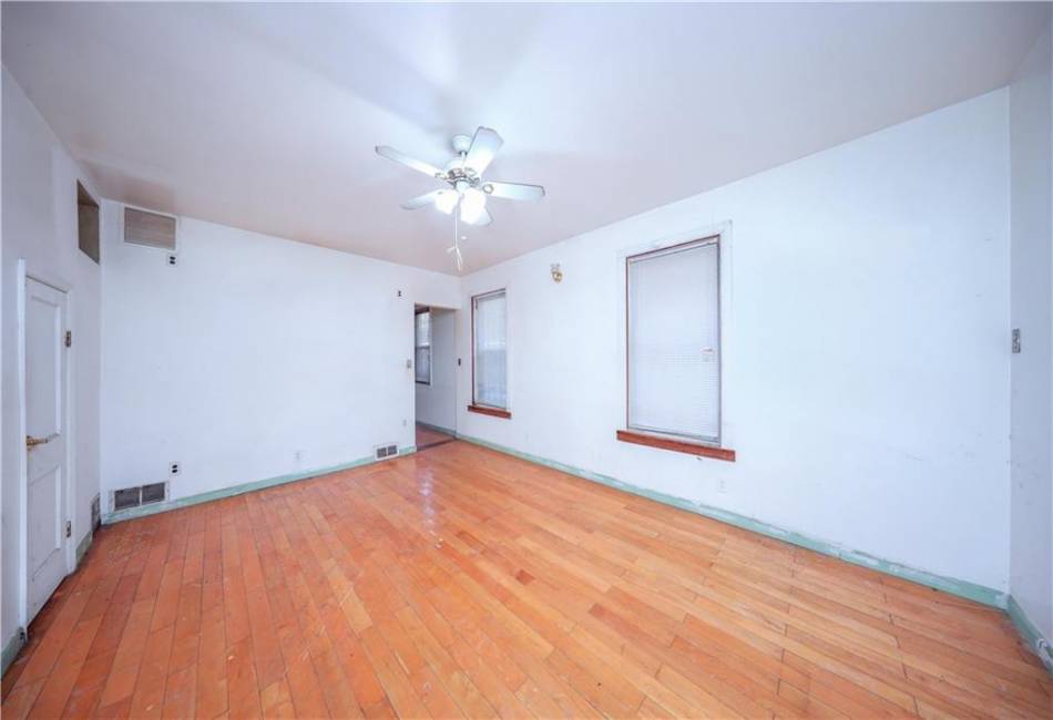 367 Grant Avenue, Brooklyn, New York 11208, 3 Bedrooms Bedrooms, ,3 BathroomsBathrooms,Residential,For Sale,Grant,488502