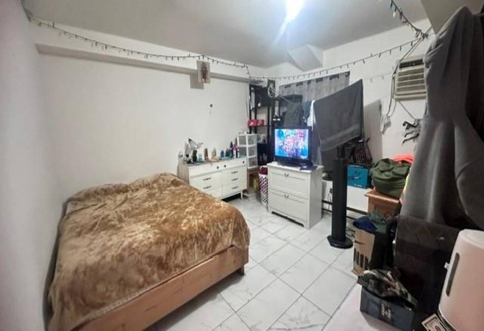 17 Maxie Court, Staten Island, New York 10304, ,4 BathroomsBathrooms,Residential,For Sale,Maxie,488530