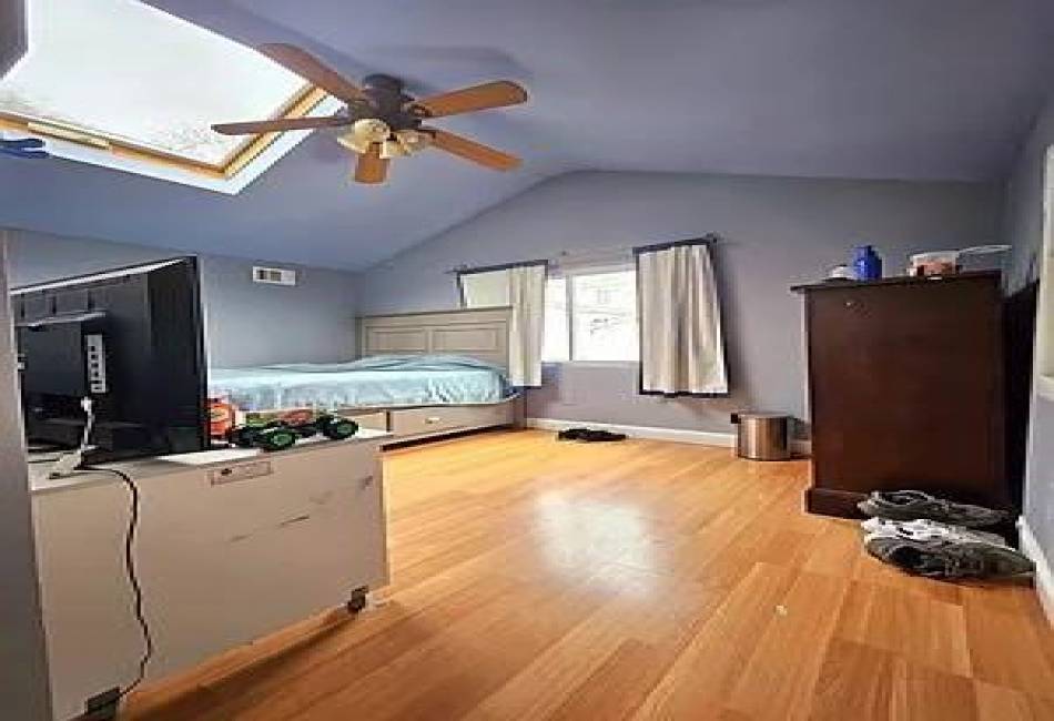 17 Maxie Court, Staten Island, New York 10304, ,4 BathroomsBathrooms,Residential,For Sale,Maxie,488530