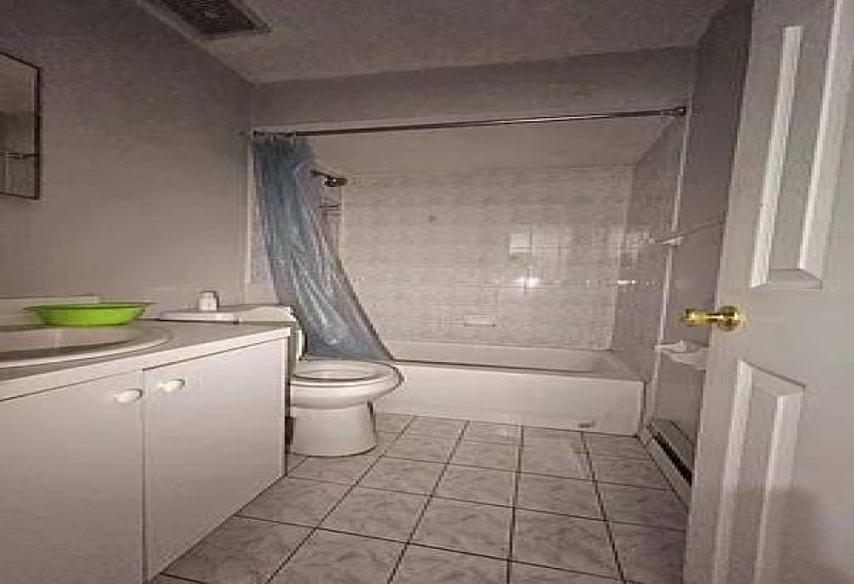 17 Maxie Court, Staten Island, New York 10304, ,4 BathroomsBathrooms,Residential,For Sale,Maxie,488530