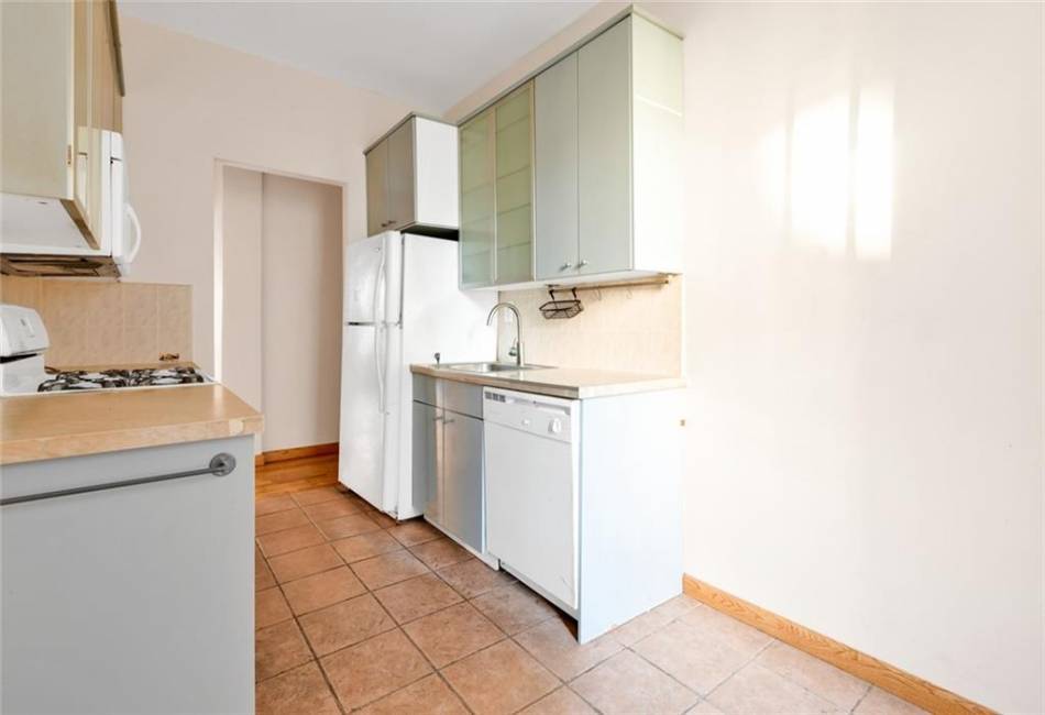 2950 Ocean Avenue, Brooklyn, New York 11235, 1 Bedroom Bedrooms, ,1 BathroomBathrooms,Residential,For Sale,Ocean,488482