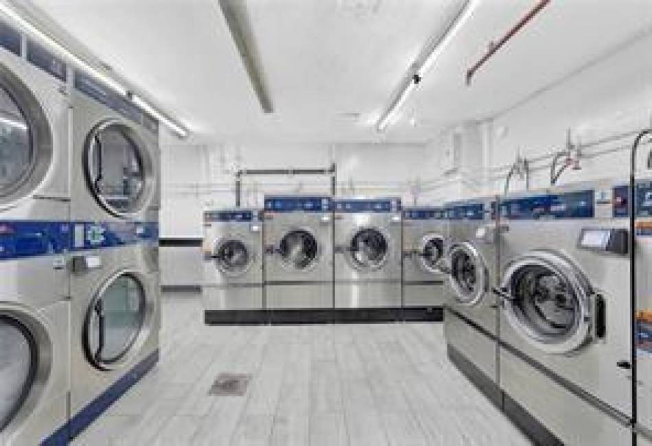 2330 Voorhies Avenue, Brooklyn, New York 11235, ,1 BathroomBathrooms,Residential,For Sale,Voorhies,488566