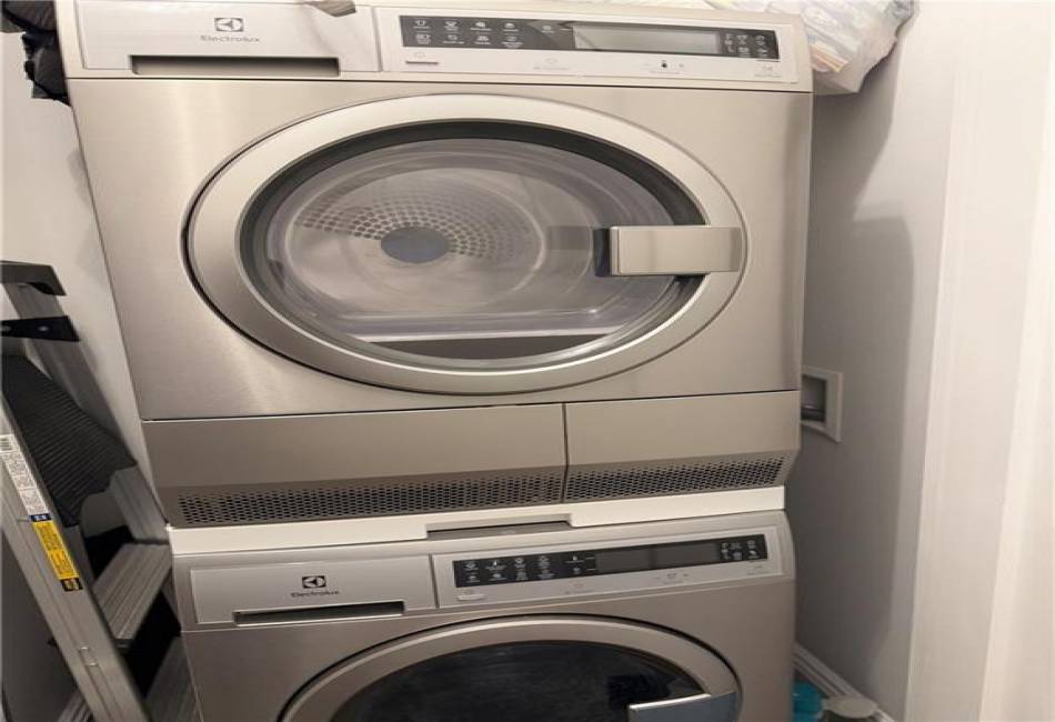 24-75 38th Street, Astoria, New York 11101, 1 Bedroom Bedrooms, ,1 BathroomBathrooms,Residential,For Sale,38th,488582