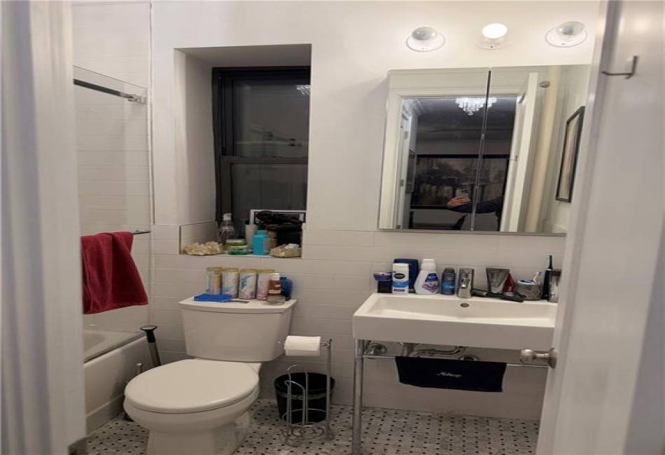 24-75 38th Street, Astoria, New York 11101, 1 Bedroom Bedrooms, ,1 BathroomBathrooms,Residential,For Sale,38th,488582