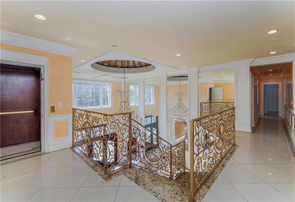96 Circle Road, Staten Island, New York 10304, 9 Bedrooms Bedrooms, ,9 BathroomsBathrooms,Residential,For Sale,Circle,488591