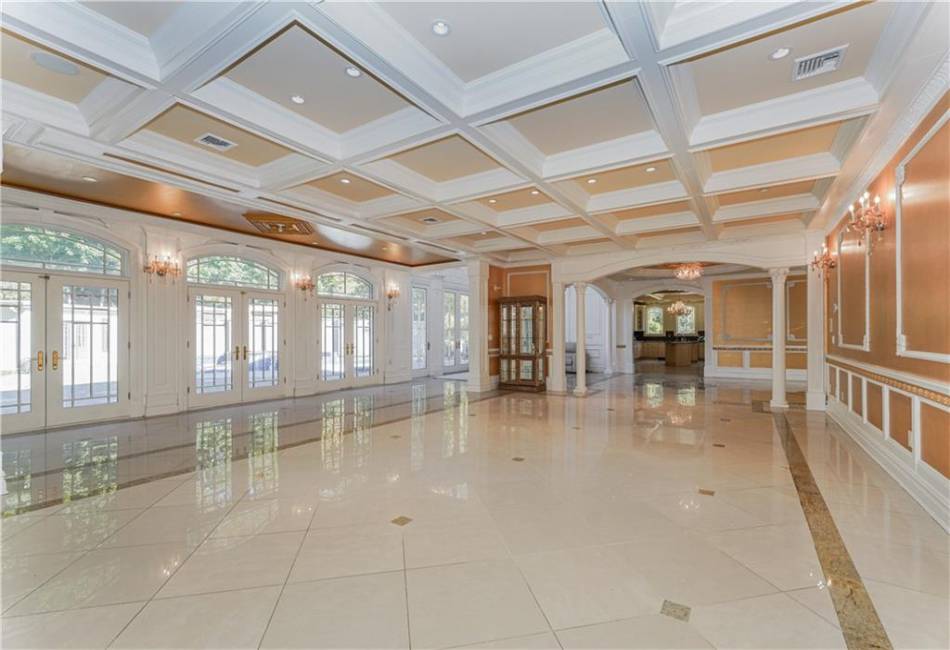 96 Circle Road, Staten Island, New York 10304, 9 Bedrooms Bedrooms, ,9 BathroomsBathrooms,Residential,For Sale,Circle,488591