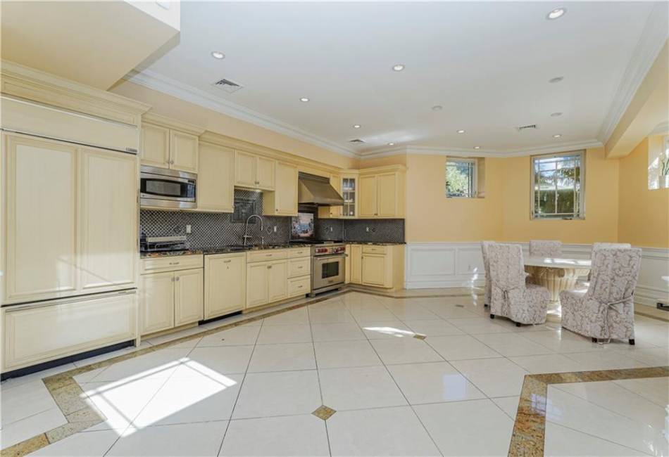 96 Circle Road, Staten Island, New York 10304, 9 Bedrooms Bedrooms, ,9 BathroomsBathrooms,Residential,For Sale,Circle,488591
