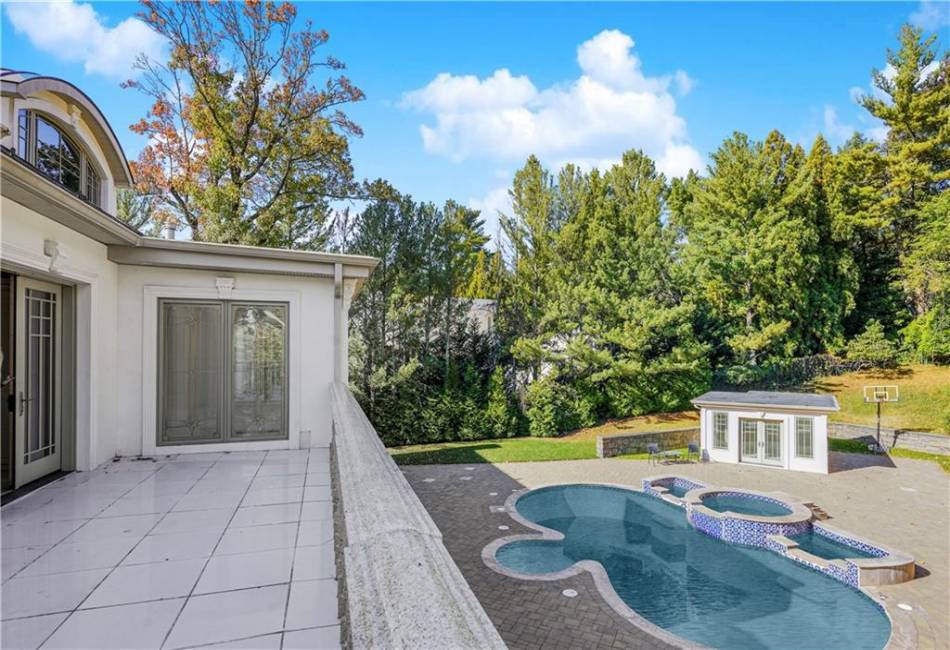 96 Circle Road, Staten Island, New York 10304, 9 Bedrooms Bedrooms, ,9 BathroomsBathrooms,Residential,For Sale,Circle,488591