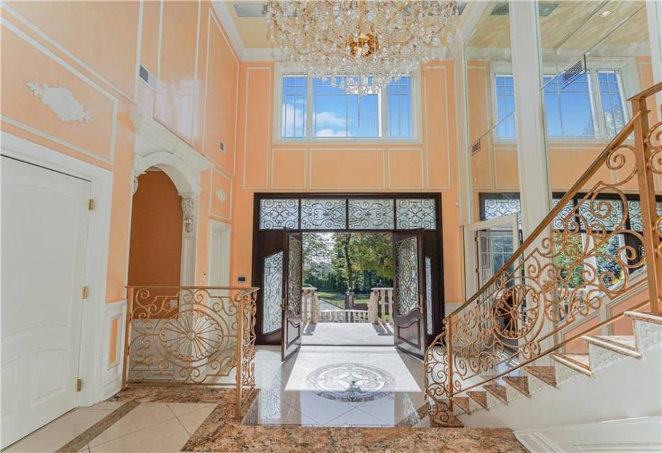 96 Circle Road, Staten Island, New York 10304, 9 Bedrooms Bedrooms, ,9 BathroomsBathrooms,Residential,For Sale,Circle,488591