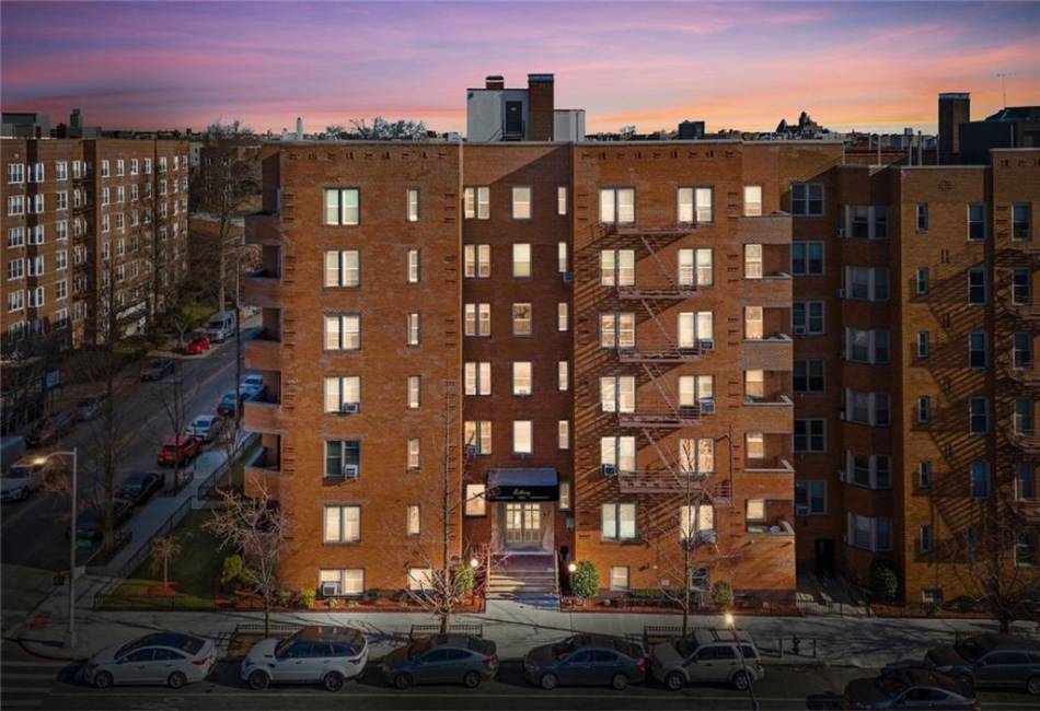 9425 Shore Road, Brooklyn, New York 11209, 2 Bedrooms Bedrooms, ,3 BathroomsBathrooms,Residential,For Sale,Shore,488384